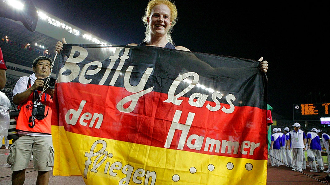 Betty Heidler bei der Leichtathletik-WM 2007 in Osaka © Witters/Photo Kishimoto Foto: TakamitsuMifune