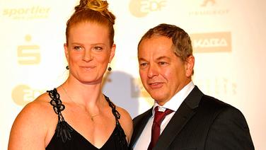 Hammerwerferin Betty Heidler und Bundestrainer Michael Deyhle bei der Wahl zum Sportler des Jahres 2011 ©  picture alliance / Fotoagentur Kunz picture alliance / dpa Foto: AUGENKLICK/KUNZ