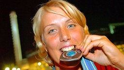 Christina Obergföll gewinnt Silber bei der Leichtathletik-Weltmeisterschaft 2005 in Helsinki. © picture-alliance/dpa Foto: Kay Nietfeld