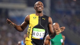 Sprinter Usain Bolt aus Jamaika feiert seinen Sieg. © dpa - Bildfunk Foto: Michael Kappeler