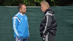 DFB-Sportdirektor Hansi Flick (l.) und U21-Trainer Horst Hrubesch © imago/Jan Huebner 