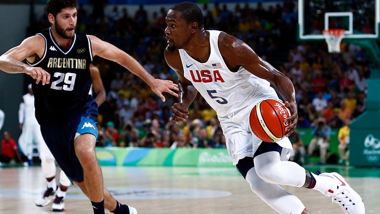 Der US-Basketballer Kevin Durant in Aktion. Der US-Basketballer Kevin Durant in Aktion. © dpa Foto: Larry W. Smith