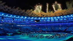 Eröffnungsshow der Olympischen Spiele im Maracana-Stadion. © dpa Bildfunk Foto: Peter Klaunzer