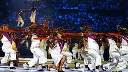 Performance während der Eröffnungsshow im Maracana-Stadion. © EPA Foto: Sergey Ilnitsky