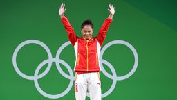 Jubel bei der chinesischen Gewichtheberin Wei Deng © picture alliance / ZUMAPRESS.com Foto: Wang Haofei