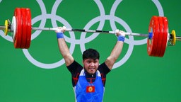 Der Gewichtheber Izzat Artykov aus Kirgisistan © picture alliance / dpa Foto: Larry W. Smith