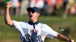 Der britische Golfer Justin Rose jubelt über seinen Sieg bei den Olympischen Spielen in Rio de Janeiro © dpa Foto: Soeren Stache