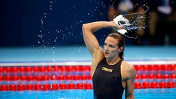 Die ungarische Schwimmerin Katinka Hosszu jubelt über ihren Sieg. © dpa - Bildfunk Foto: Patrick B. Kraemer