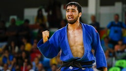 Russlands Judo-Goldmedaillen-Gewinner Khasan Khalmurzaev jubelt. © imago/Fotoarena
