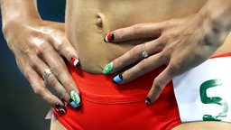 Die polnische 1500 m-Läuferin Angelika Cichocka mit ihren reich verzierten Fingernägeln © dpa - Bildfunk Foto: Srdjan Suki