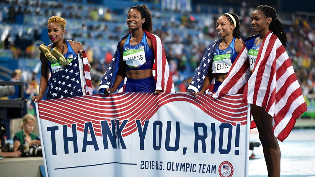 Die weibliche 4x400 Meter-Staffel der USA mit Natasha Hastings, Phyllis Francis, Allyson Felix und Courtney Okolo (v.l.n.r.) © dpa - Bildfunk Foto: Franck Robichon