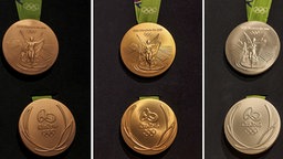 Die Medaillen für die Olympischen und Paralympischen Spiele in Rio 2016 © picture alliance / dpa 