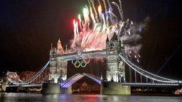 Feuerwerk über der Tower Bridge in London während Olympia 2012 © dpa-Bildfunk Foto: Geoff Caddick