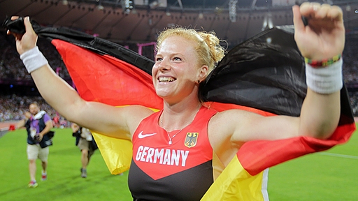 Betty Heidler jubelt. Betty Heidler jubelt. © dpa-bildfunk Foto: Michael Kappeler