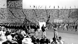 Die britische Olympiamannschaft 1948 beim Einmarsch ins Wembley-Stadion © picture alliance / united archiv