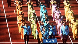 Die Olympia-Mannschaft der DDR bei der Eröffnungsfeier in München 1972 © picture-alliance / dpa Foto: Schnoerrer
