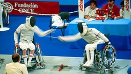 Fechter im Rollstuhl bei den Paralympics 1992 in Barcelona © picture alliance / prismaarchivo Foto: Prismaarchivo