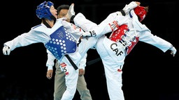 Lucija Zaninovic (l.) und Seulki Kang beim Taekwondo © picture alliance / PIXSELL Foto: Igor Kralj