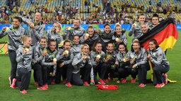 Deutschland jubelt mit seinen Goldmedaillen © dpa-Bildfunk Foto: Soeren Stache