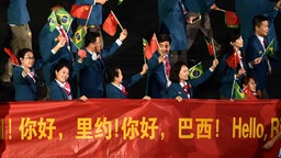 Chinas Mannschaft beim Einzug der Paralympics-Teilnehmer ins Maracana-Stadion bei der Eröffnungsfeier. © picture alliance / ZUMAPRESS.com Foto: Zhu Zheng