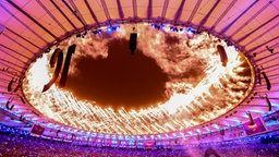 Feuerwerk im Maracana-Stadion bei der Eröffnungsfeier. © picture alliance / dpa Foto: Kay Nietfeld