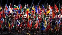 Die Flaggen der teilnehmenden Nationen bei der Eröffnungsfeier zu den Paralympischen Spielen 2016 in Rio © picture alliance / empics Foto: Adam Davy