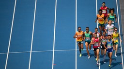 Athleten beim 5.000-Meter-Finale der Klasse T13 © OIS/IOC Foto: Simon Bruty for OIS/IOC