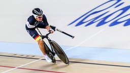 Der deutsche Radsportler Erich Winkler (C1) bei der Einzelverfolgung über 3000 m © dpa - Bildfunk Foto: Kay Nietfeld