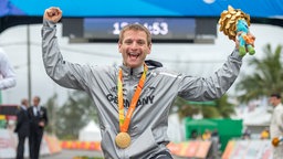 Der deutsche Radsportler Steffen Warias jubelt über Gold bei den Paralympics in Rio. © Oliver Kremer / DBS Foto: Oliver Kremer