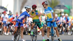 Die Radsportler Patrik Kuril, Alistair Donohoe und Yehor Dementyev (v.l.n.r.) © picture alliance / empics Foto: Andrew Matthews