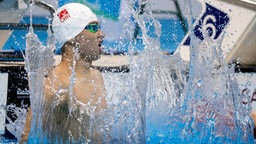 Schwimmer Yinan Wang aus China jubelt über ihren Sieg. © Olympic Information Services OIS Foto: Simon Bruty