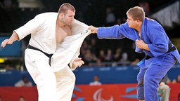 Der deutsche Para-Judoka Oliver Upmann (l.) im Duell mit dem Russen Waldimir Fedin © imago sportfotodienst 