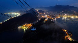 Rio bei Nacht © dpa - Bildfunk Foto: Javier Etxezarreta