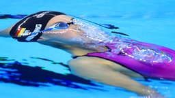 Deutschlands Schwimmerin Jenny Mensing © dpa - Bildfunk Foto: Michael Kappeler