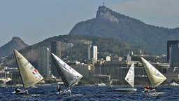 Segler vor der Küste Rio de Janeiros © picture alliance/AP Photo Foto: Leo Correa
