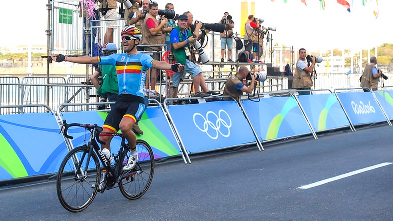 Der Belgier Greg Van Avermaet jubelt über Gold im Straßenrennen. © Witters Foto: James Lang
