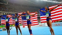 Die US-amerikanischen Sprinterinnen Tori Bowie, Tianna Bartoletta, Allyson Felix und English Gardner (v.l.n.r.) © dpa - Bildfunk Foto: Franck Robichon