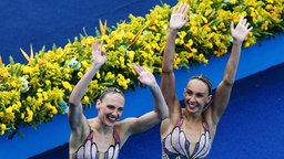 Die russischen Synchronschwimmerinnen Swetlana Romashina (l.) und Natalya Ishchenko © imago/ITAR-TASS