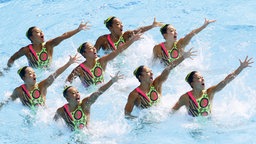 Die Kür des japanischen Synchronschwimmteams © imago/Kyodo News