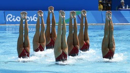 Brasiliens Team im Synchronschwimmen bei der Kür. © imago/Fotoarena