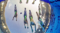 Japans Team im Synchronschwimmen © picture alliance / dpa Foto: Patrick B. Kraemer
