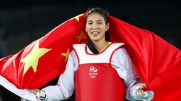 Die chinesische Taekwondo-Sportlerin Shuyin Zheng jubelt. © dpa - Bildfunk Foto: Jeon Heon-Kyun
