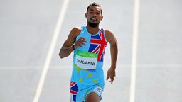 Sprinter Etimoni Timuani aus Tuvalu bei den Olympischen Spielen in Rio. © dpa picture alliance Foto: Michael Kappeler