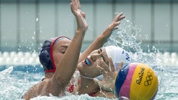 Im Wasserball duellieren sich die USA und China © imago/ZUMA Press