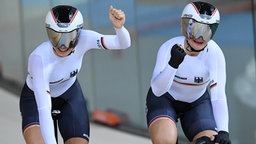 Die Bahnrad-Team-Sprinterinnen Miriam Welte (r.) und Kristina Vogel © dpa - Bildfunk Foto: Felix Kästle