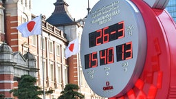 Eine Olympia-Countdown-Uhr in Tokio © imago images/AFLO 