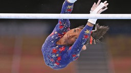 Die Kunstturnerin aus USA Simone Biles bei den Olympischen Spielen 2020 in Tokio © picture alliance / Xinhua News Agency Foto: Cao Can