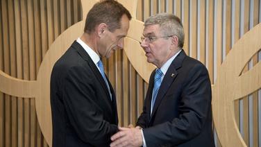 DOSB-Präsident Alfons Hörmann (l.) und IOC-Präsident Thomas Bach © imago/Sven Simon Foto: imago/Sven Simon