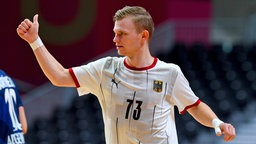 Der deutsche Handballer Timo Kastening jubelt. © picture alliance/dpa | Swen Pförtner 