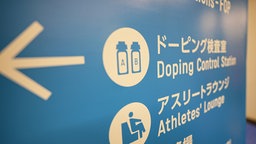 Ein Schild zur Dopingkontrolle in Tokio © picture alliance/dpa 